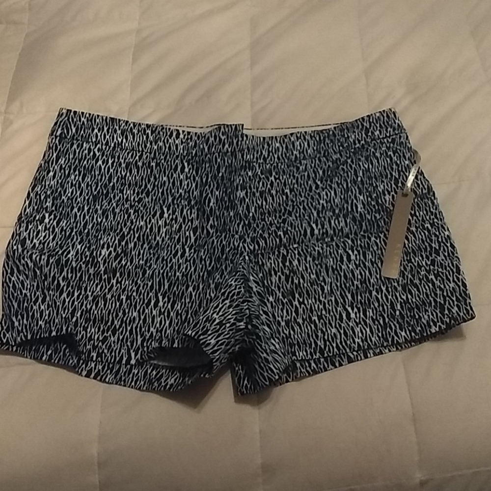 Kenar Shorts